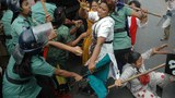 ঢাকার পান্থপথে রাজনৈতিক নেতা কর্মীদের ওপর পুলিশের হামলা।