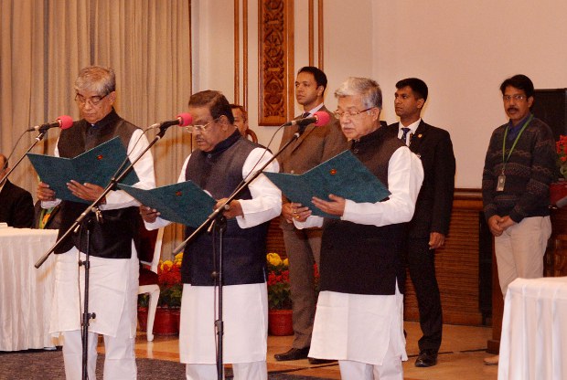 বঙ্গভবনে নতুন তিনজন মন্ত্রী এবং একজন প্রতিমন্ত্রীকে শপথ পাঠ করান রাষ্ট্রপতি আবদুল হামিদ। বঙ্গভবনে নতুন তিনজন মন্ত্রী এবং একজন প্রতিমন্ত্রীকে শপথ পাঠ করান রাষ্ট্রপতি আবদুল হামিদ।