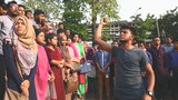 বৃহস্পতিবার রাতে কবি সুফিয়া কামাল হল থেকে কোটা সংস্কার আন্দোলনে জড়িত কয়েকজন ছাত্রীকে বের করে দেওয়ার প্রতিবাদে ঢাকা বিশ্ববিদ্যালয়ে শিক্ষার্থীদের বিক্ষোভ। 