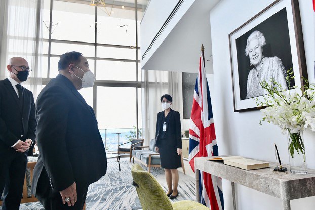Queen Elizabeth 4.jpg Queen Elizabeth 4.jpg
