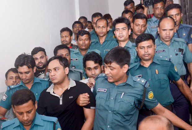 রাজধানীর বনানীর আলোচিত ধর্ষণকাণ্ডে অভিযুক্ত সাফাত আহমেদ এবং সাদমান সাকিফকে মহানগর হাকিম আদালতে তোলা হয়। রাজধানীর বনানীর আলোচিত ধর্ষণকাণ্ডে অভিযুক্ত সাফাত আহমেদ এবং সাদমান সাকিফকে মহানগর হাকিম আদালতে তোলা হয়।
