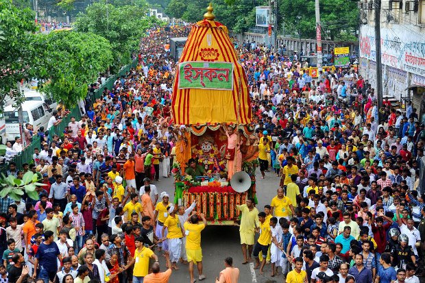 কঠোর নিরাপত্তার মধ্য দিয়ে ঢাকায় জগন্নাথ দেবের রথযাত্রা উৎসবের বর্ণাঢ্য শোভাযাত্রা বের হয়। কঠোর নিরাপত্তার মধ্য দিয়ে ঢাকায় জগন্নাথ দেবের রথযাত্রা উৎসবের বর্ণাঢ্য শোভাযাত্রা বের হয়।