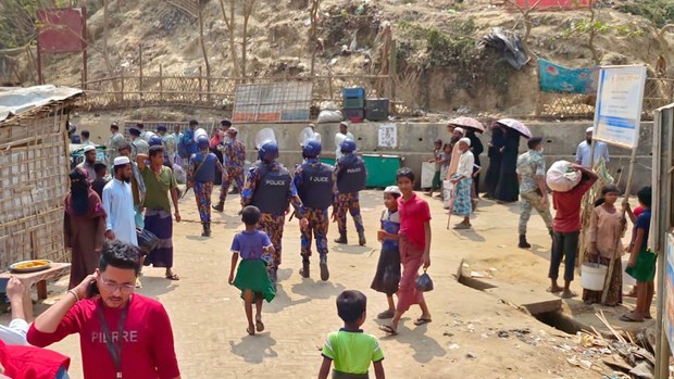 রোহিঙ্গা শরণার্থী শিবিরে সন্ত্রাসী হামলায় আরসা কমান্ডার নিহত রোহিঙ্গা শরণার্থী শিবিরে সন্ত্রাসী হামলায় আরসা কমান্ডার নিহত