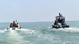 টেকনাফের নাফ নদীতে স্পিডবোট যোগে বিজিবি-বিজিপির সদস্যরা যৌথভাবে টহল দিচ্ছেন। 