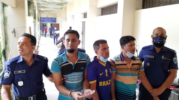 রোহিঙ্গা নেতা মুহিব উল্লাহ হত্যা: নিজেদের আরসা সদস্য দাবি করেছেন চার আসামি রোহিঙ্গা নেতা মুহিব উল্লাহ হত্যা: নিজেদের আরসা সদস্য দাবি করেছেন চার আসামি