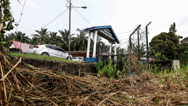 মালয়েশিয়া: আটককেন্দ্র থেকে পালিয়ে গাড়ি চাপায় ছয় রোহিঙ্গার মৃত্যু মালয়েশিয়া: আটককেন্দ্র থেকে পালিয়ে গাড়ি চাপায় ছয় রোহিঙ্গার মৃত্যু