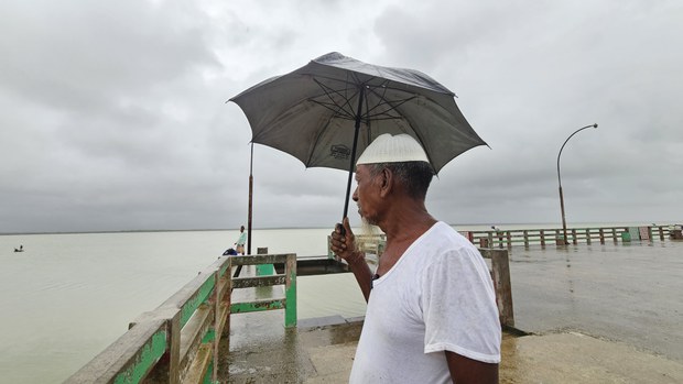 দালালদের টাকা দিয়ে বাংলাদেশে আসছেন রোহিঙ্গারা দালালদের টাকা দিয়ে বাংলাদেশে আসছেন রোহিঙ্গারা