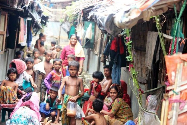 কক্সবাজারের লেদা রোহিঙ্গা ক্যাম্পে আশ্রয় নেওয়া রোহিঙ্গা শিশুরা। কক্সবাজারের লেদা রোহিঙ্গা ক্যাম্পে আশ্রয় নেওয়া রোহিঙ্গা শিশুরা।