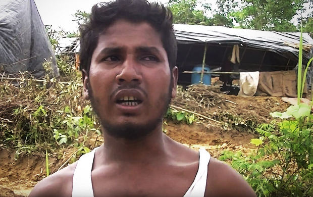 উখিয়ার একটি শরণার্থী শিবিরে বেনারের সাথে সাক্ষাৎকারে আবদুস শুকুর। ১৮ সেপ্টেম্বর ২০১৭