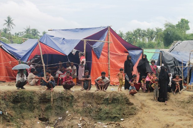 নাইক্ষ্যংছড়ির তমব্রু সীমান্তের নো-ম্যানস ল্যান্ডে আশ্রয় নেওয়া এসব রোহিঙ্গাদের মাঝেও বাংলাদেশের ত্রাণ পৌঁছে দেওয়া হয়। নাইক্ষ্যংছড়ির তমব্রু সীমান্তের নো-ম্যানস ল্যান্ডে আশ্রয় নেওয়া এসব রোহিঙ্গাদের মাঝেও বাংলাদেশের ত্রাণ পৌঁছে দেওয়া হয়।