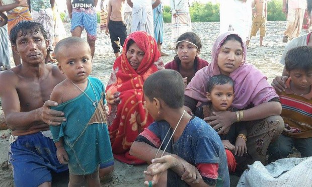 নৌকাডুবি থেকে উদ্ধার হওয়া রোহিঙ্গারা। এখনো অনেকের স্বজনেরা নিখোঁজ। শাহপরীর দ্বীপ, কক্সবাজার। নৌকাডুবি থেকে উদ্ধার হওয়া রোহিঙ্গারা। এখনো অনেকের স্বজনেরা নিখোঁজ। শাহপরীর দ্বীপ, কক্সবাজার।