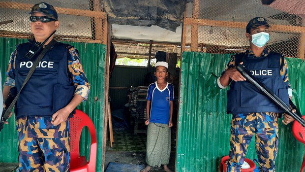 শরণার্থী শিবির: পরপর খুনের ঘটনায় রোহিঙ্গারা আতঙ্কে শরণার্থী শিবির: পরপর খুনের ঘটনায় রোহিঙ্গারা আতঙ্কে
