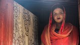কক্সবাজার শহরে নিজের ঘরের সামনে রোহিঙ্গা শরণার্থী ফারহীম উর্মিন। 