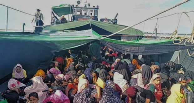 রাখাইন থেকে পালানোর সময় মিয়ানমার নৌবাহিনীর হাতে দুই শতাধিক রোহিঙ্গা গ্রেপ্তার রাখাইন থেকে পালানোর সময় মিয়ানমার নৌবাহিনীর হাতে দুই শতাধিক রোহিঙ্গা গ্রেপ্তার