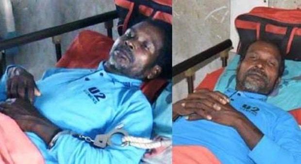 তিন সাঁওতালের হাতকড়া খুলে দেওয়ার নির্দেশ, নির্যাতিতদের ত্রাণ প্রত্যাখান তিন সাঁওতালের হাতকড়া খুলে দেওয়ার নির্দেশ, নির্যাতিতদের ত্রাণ প্রত্যাখান