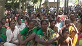 সাঁওতালদের বাড়ি করে দেবে সরকার, ত্রাণ নিলেন তাঁরা