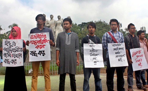 অসাম্প্রদায়িক বাংলাদেশ গড়ে তোলার দাবিতে ঢাকা বিশ্ববিদ্যালয়ে ছাত্র ইউনিয়নের মানববন্ধন। নভেম্বর ০৭, ২০১৬। অসাম্প্রদায়িক বাংলাদেশ গড়ে তোলার দাবিতে ঢাকা বিশ্ববিদ্যালয়ে ছাত্র ইউনিয়নের মানববন্ধন। নভেম্বর ০৭, ২০১৬।