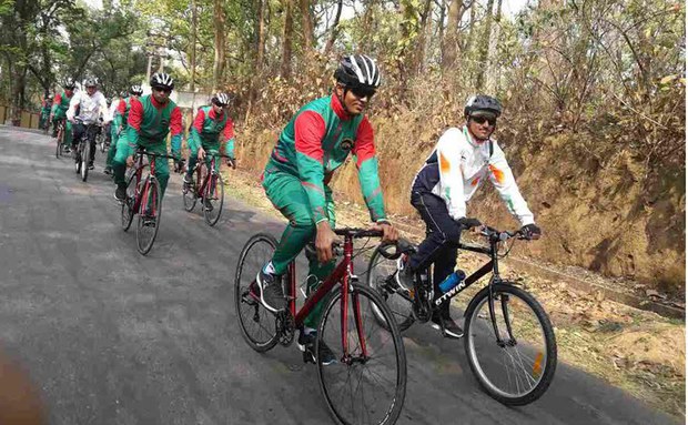 প্রথম দিনই ৬৩ কিলোমিটার পথ অতিক্রম করে শ্রীমন্তপুর সীমান্ত দিয়ে কুমিল্লায় প্রবেশ করেন সাইকেল আরোহীরা।