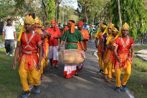 অভিযাত্রীদের স্বাগত জানিয়ে কলকাতায় বর্ণিল আয়োজন। 