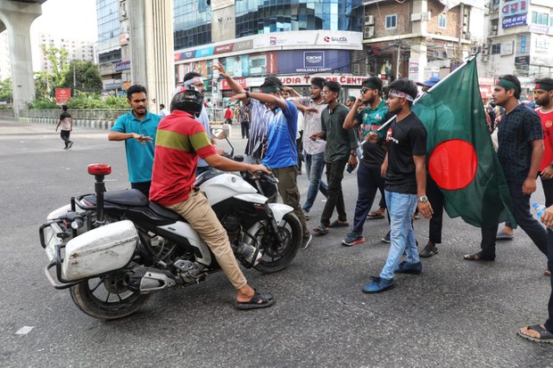 কোটা সংস্কার দাবিতে সর্বাত্মক ‘বাংলা ব্লকেড’ কর্মসূচি কোটা সংস্কার দাবিতে সর্বাত্মক ‘বাংলা ব্লকেড’ কর্মসূচি