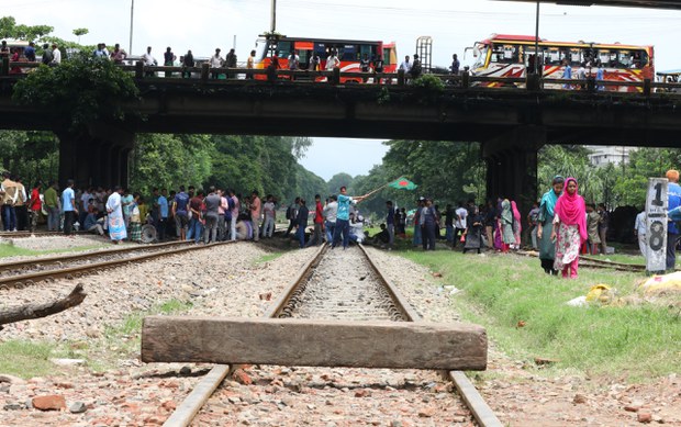 ‘বাংলা ব্লকেড’ কর্মসূচিতে অচল ঢাকা ‘বাংলা ব্লকেড’ কর্মসূচিতে অচল ঢাকা