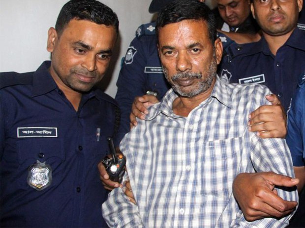 রায় ঘোষণার পর বাস চালক জামির হোসেনকে জেলে পাঠানো হয়। রায় ঘোষণার পর বাস চালক জামির হোসেনকে জেলে পাঠানো হয়।