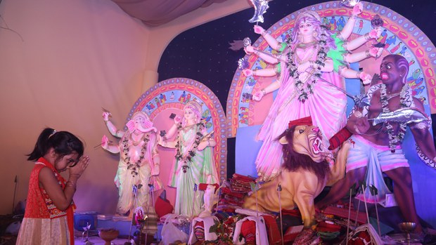 কুমিল্লায় পূজা মণ্ডপে কোরান পাওয়ার ঘটনায় সংঘর্ষ কুমিল্লায় পূজা মণ্ডপে কোরান পাওয়ার ঘটনায় সংঘর্ষ