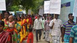 সমতলের পৃথক ভূমি কমিশন, সরকারি চাকরিতে আদিবাসী কোটা সংরক্ষণ ও আদিবাসীদের ওপর নির্যাতন বন্ধের দাবিতে চাপাইনবাবগঞ্জে বিক্ষোভ মিছিল।