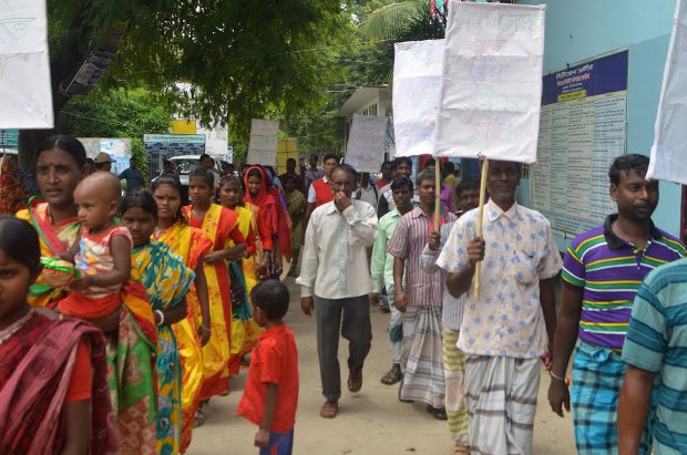 সমতলের পৃথক ভূমি কমিশন, সরকারি চাকরিতে আদিবাসী কোটা সংরক্ষণ ও আদিবাসীদের ওপর নির্যাতন বন্ধের দাবিতে চাপাইনবাবগঞ্জে বিক্ষোভ মিছিল। সমতলের পৃথক ভূমি কমিশন, সরকারি চাকরিতে আদিবাসী কোটা সংরক্ষণ ও আদিবাসীদের ওপর নির্যাতন বন্ধের দাবিতে চাপাইনবাবগঞ্জে বিক্ষোভ মিছিল।