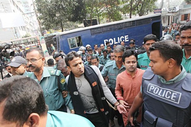 রায় ঘোষণার আগে বিশ্বজিৎ হত্যা মামলার আসামিদের আদালতে হাজির করা হয় রায় ঘোষণার আগে বিশ্বজিৎ হত্যা মামলার আসামিদের আদালতে হাজির করা হয়