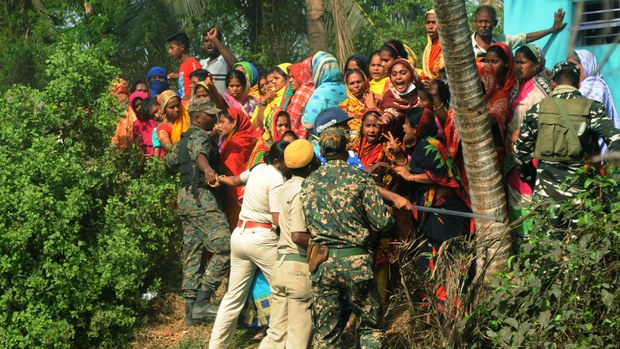 মমতার আসনসহ পশ্চিমবঙ্গে দ্বিতীয় দফার নির্বাচন: উত্তেজনার মধ্যেও ভোট ৮০ শতাংশের বেশি মমতার আসনসহ পশ্চিমবঙ্গে দ্বিতীয় দফার নির্বাচন: উত্তেজনার মধ্যেও ভোট ৮০ শতাংশের বেশি