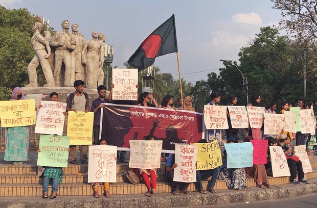 ঢাকা বিশ্ববিদ্যালয়ে শিক্ষার্থীদের ধষর্ণ বিরোধী প্রতিবাদ সমাবেশ।