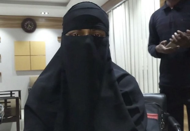 191115_Female_Worker_Returns-Bangla_1000.JPG 191115_Female_Worker_Returns-Bangla_1000.JPG