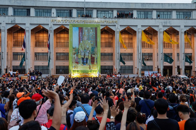 ELECTION-CARAVAN-crowd.JPG ELECTION-CARAVAN-crowd.JPG