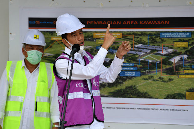 Indonesian President Joko Widodo gestures during a news briefing about an emergency hospital being built to treat coronavirus patients in the Riau Islands province, April 1, 2020. [Reuters]