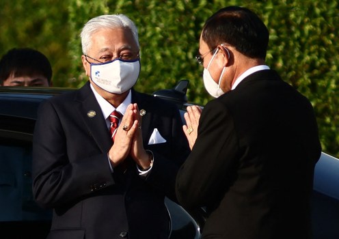 Thai Prime Minister Prayuth Chan-o-cha (right) greets Malaysian Prime Minister Ismail Sabri Yaakob upon his arrival for a welcoming ceremony at the Government House in Bangkok, Feb. 25, 2022.
