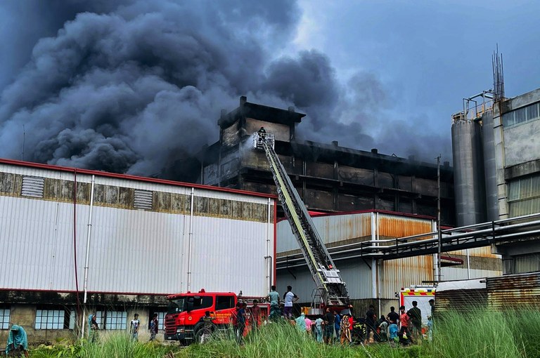 27 BD-factory-fire3.jpg 27 BD-factory-fire3.jpg