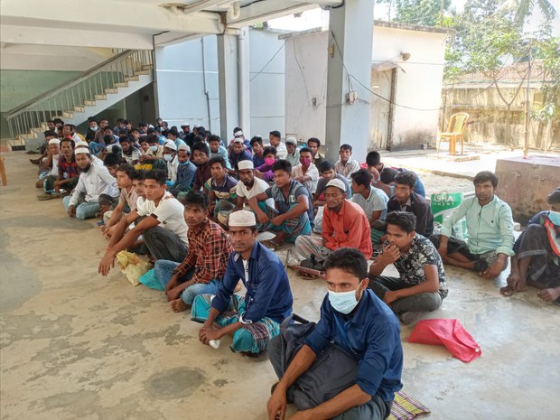 Police detain over 300 Rohingya for venturing outside Cox’s Bazar refugee camps Police detain over 300 Rohingya for venturing outside Cox’s Bazar refugee camps