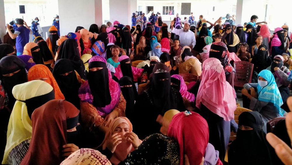 Rohingya living in Bhashan Char since May cry upon meeting the delegation from Cox’s Bazar, Sept. 6, 2020. [Courtesy of Rohingya delegate Mohammad Kalam]