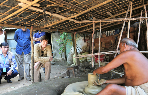 Earl R. Miller, the U.S. ambassador to Bangladesh, watches a Bangladeshi man make clay pots during a visit to Cox’s Bazar district, Sept. 15, 2019. [Courtesy of U.S. Embassy in Dhaka]
