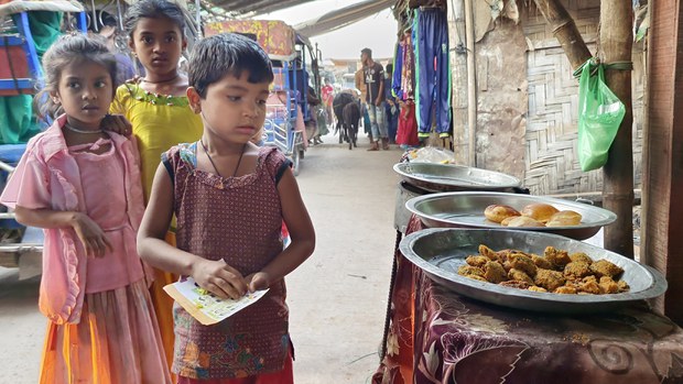 UN to cut food aid for Rohingya in Bangladesh over lack of funds UN to cut food aid for Rohingya in Bangladesh over lack of funds