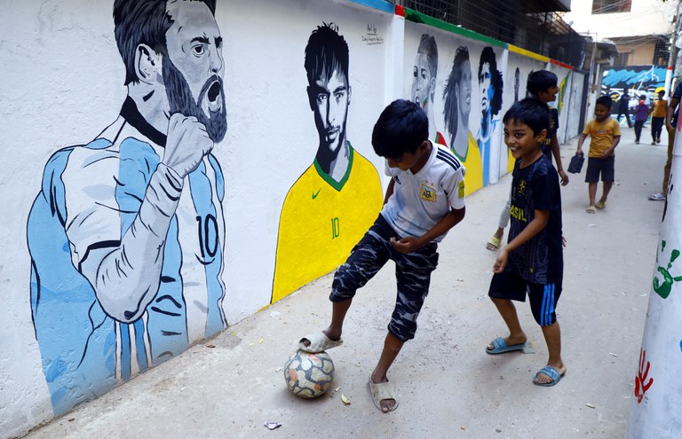 murals-2000.JPG murals-2000.JPG