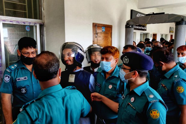 Bangladesh Court Condemns 6 Militants to Death in Killings of Gay Rights Activists Bangladesh Court Condemns 6 Militants to Death in Killings of Gay Rights Activists