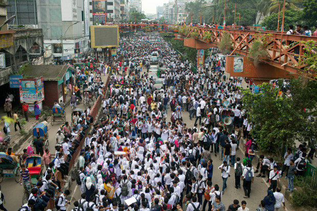 Bangladeshi students block a road during a protest that has largely cut off the capital Dhaka from the rest of the country, Aug. 4, 2018. (AP)