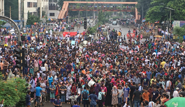 Students gather in Dhaka to join the protests demanding road safety, Aug. 5, 2019.  [BenarNews] 
