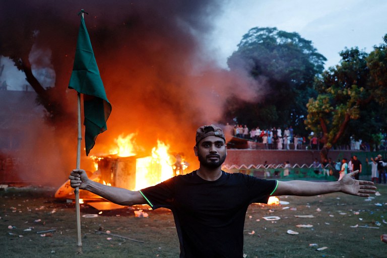 2024-08-06T001318Z_1711662769_RC2O99A3ET5E_RTRMADP_3_BANGLADESH-PROTESTS.JPG 2024-08-06T001318Z_1711662769_RC2O99A3ET5E_RTRMADP_3_BANGLADESH-PROTESTS.JPG