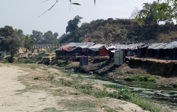 A makeshift settlement built by Rohingya refugees is seen in no-man’s land between the Myanmar and Bangladesh borders. [Tushar Tohin/BenarNews]