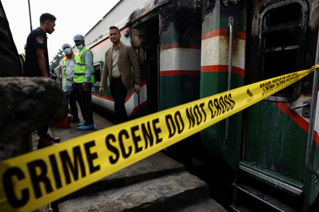 Bangladesh ruling party, opposition trade blame for deadly arson attack on train Bangladesh ruling party, opposition trade blame for deadly arson attack on train