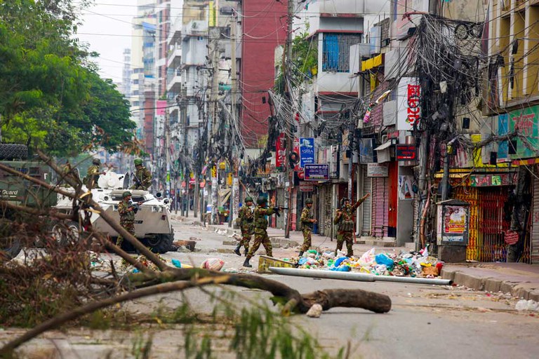 Bangladeshi soldiers patrol the streets to disperse anti-quota protesters in Dhaka on July 20, 2024. [Mahmud Zaman Ovi / AFP]