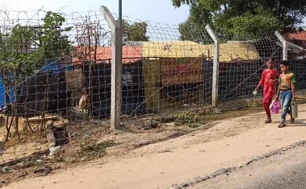 Bangladesh: On Track to Complete Barbed-Wire Fence Around Rohingya Camps by mid-2021 Bangladesh: On Track to Complete Barbed-Wire Fence Around Rohingya Camps by mid-2021